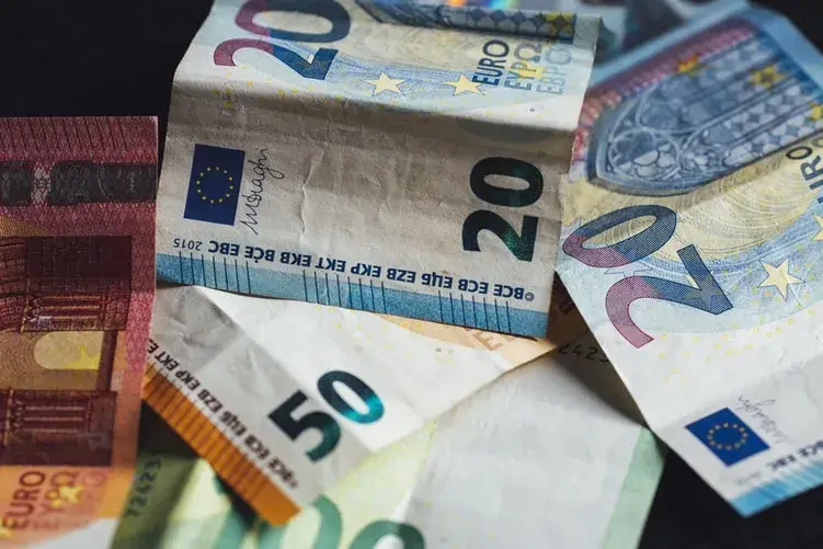 Ile euro na wakacje? Wymiana walut i podróże za granicą