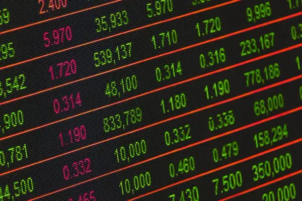 Jak inwestować w waluty? 10 strategii dla początkujących